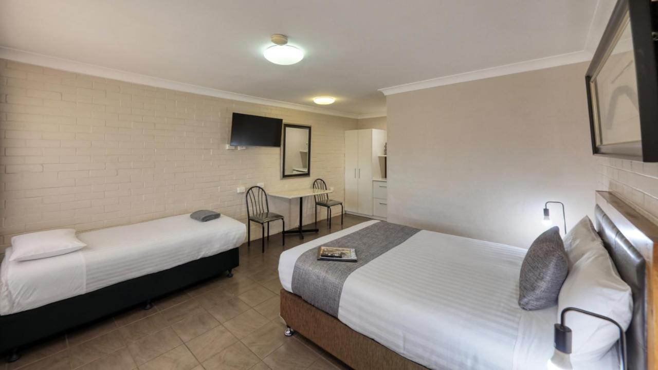Country Leisure Motor Inn Дабо Екстериор снимка