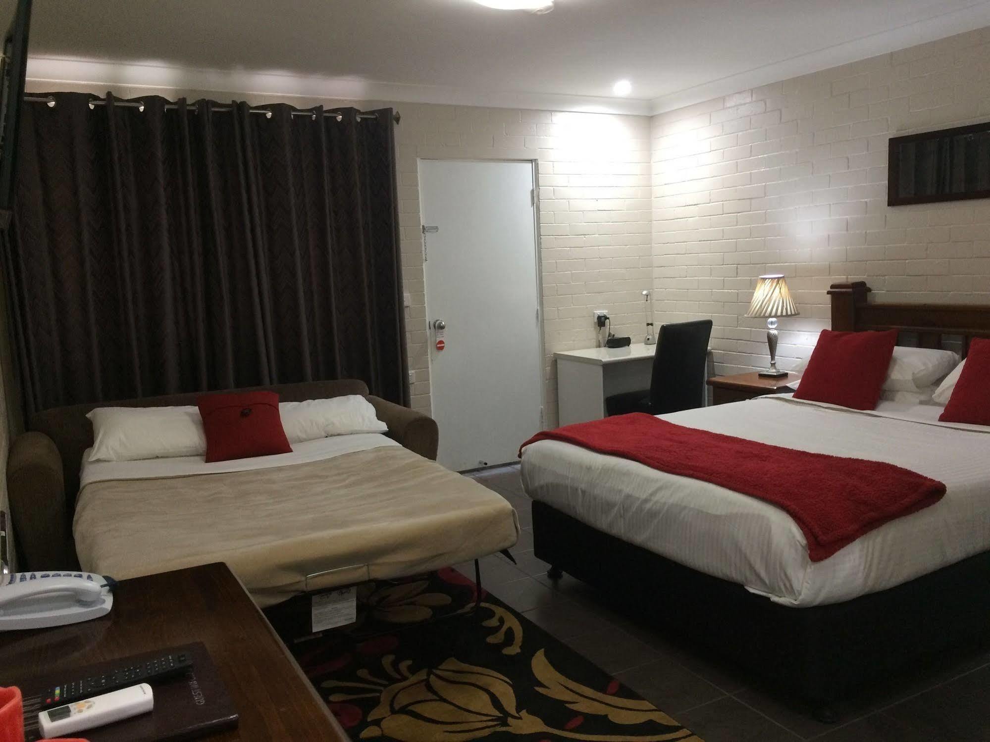Country Leisure Motor Inn Дабо Екстериор снимка