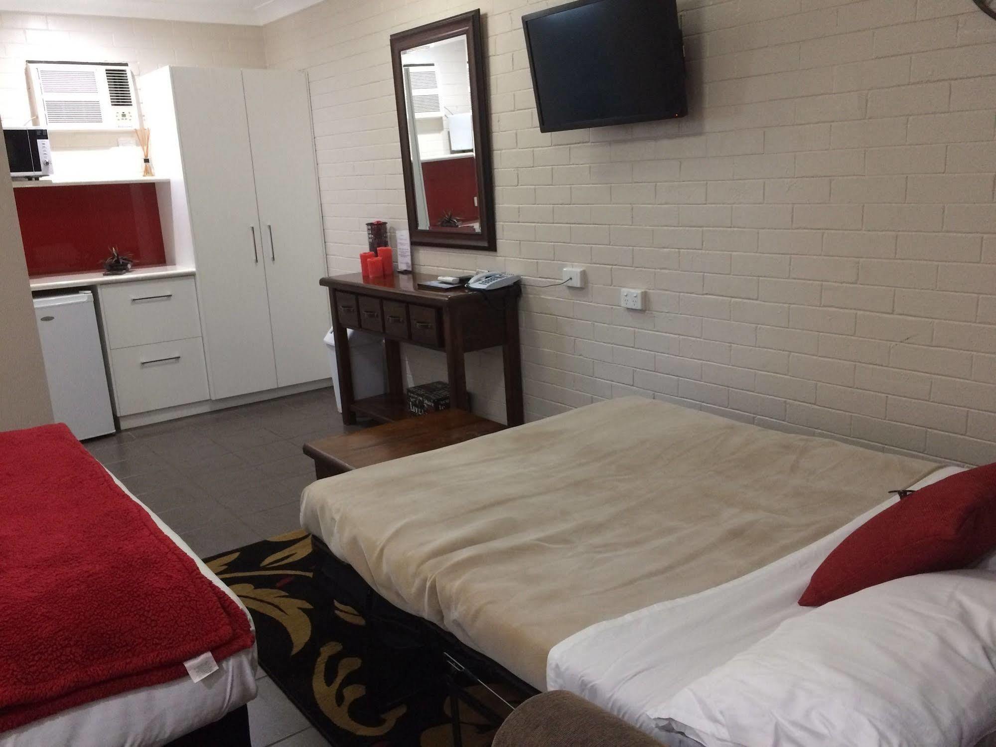 Country Leisure Motor Inn Дабо Екстериор снимка